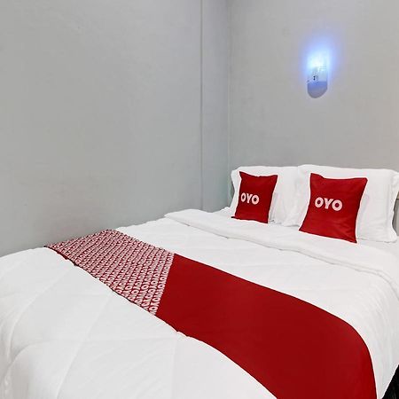Oyo 91686 Triple S Hotel Malioboro Jogjakarta Buitenkant foto