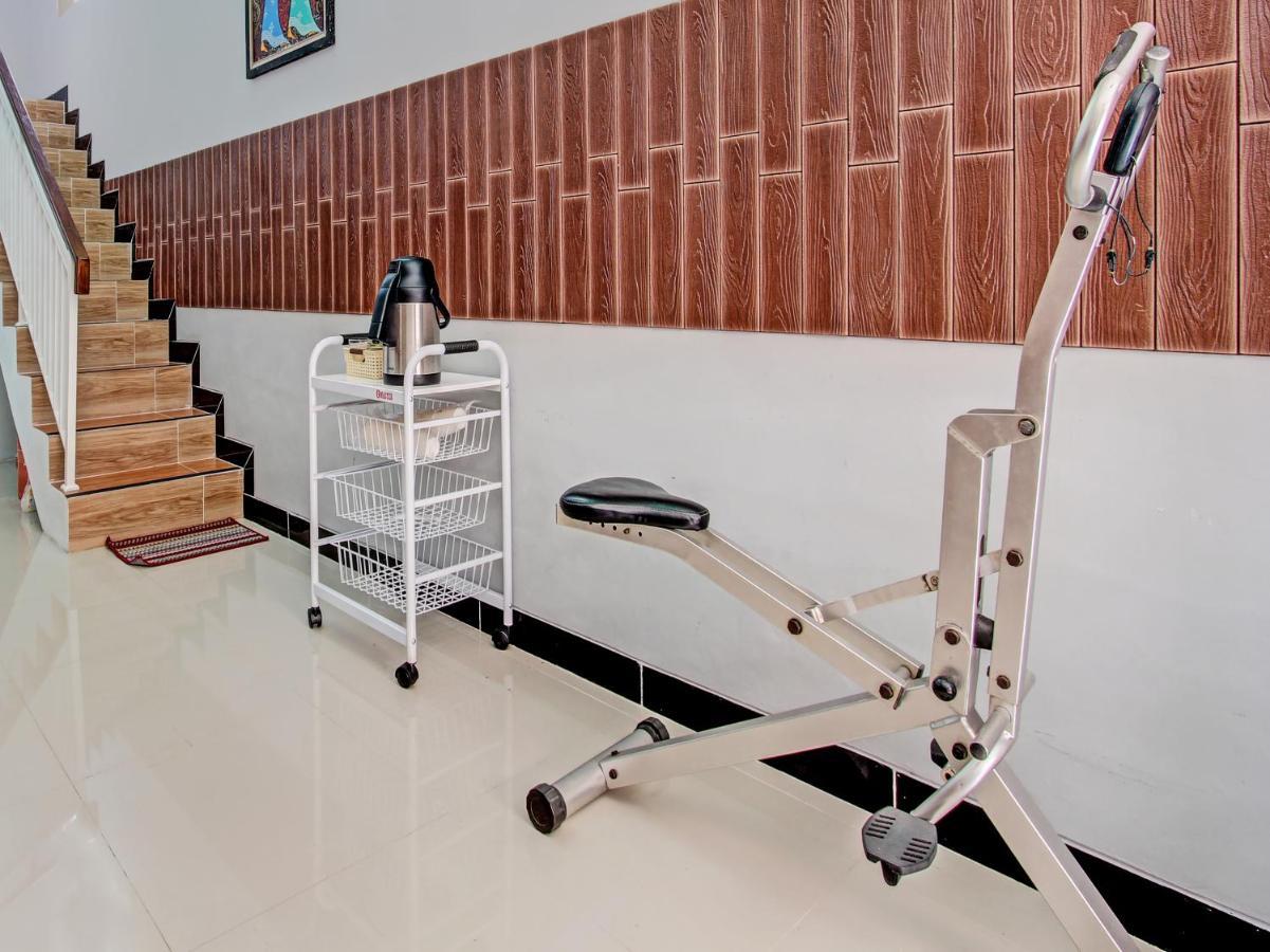 Oyo 91686 Triple S Hotel Malioboro Jogjakarta Buitenkant foto