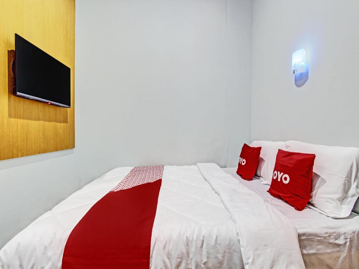 Oyo 91686 Triple S Hotel Malioboro Jogjakarta Buitenkant foto
