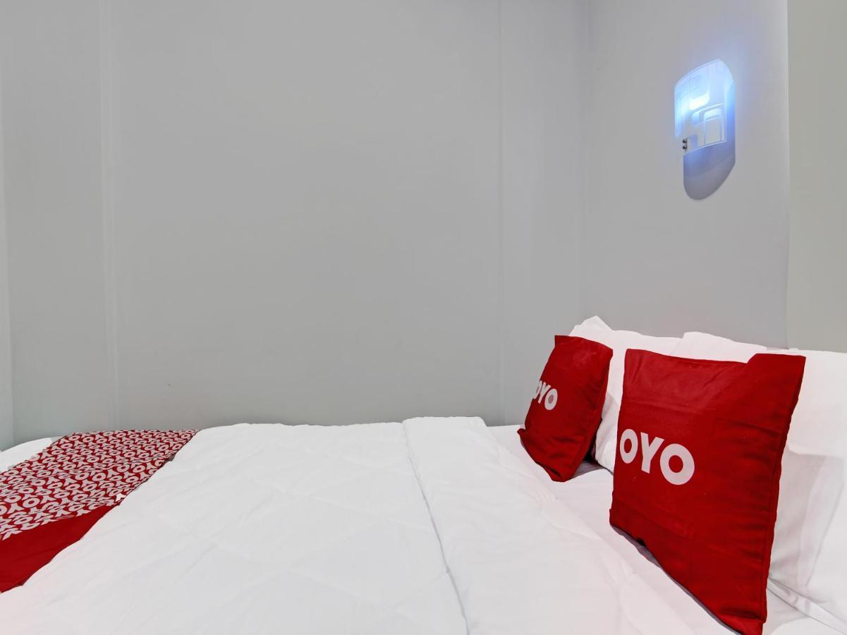 Oyo 91686 Triple S Hotel Malioboro Jogjakarta Buitenkant foto