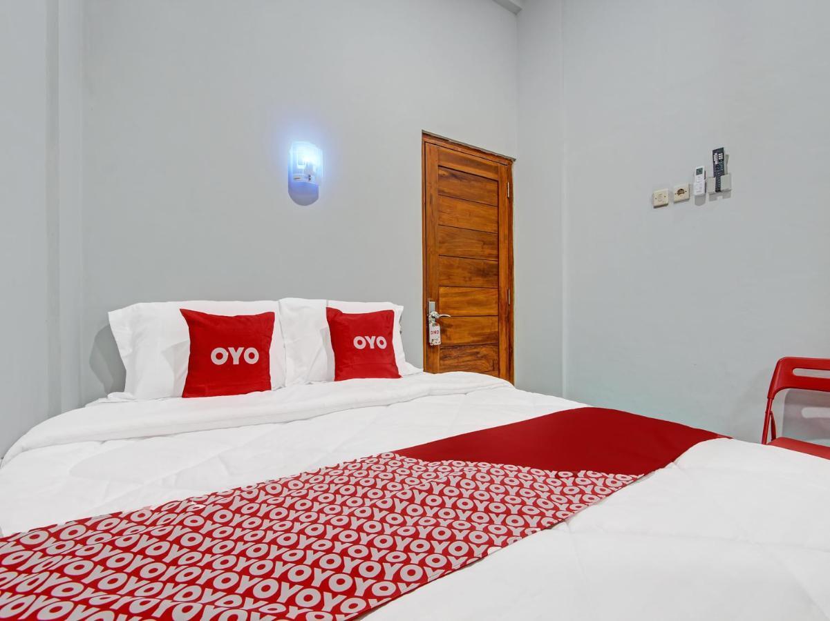 Oyo 91686 Triple S Hotel Malioboro Jogjakarta Buitenkant foto