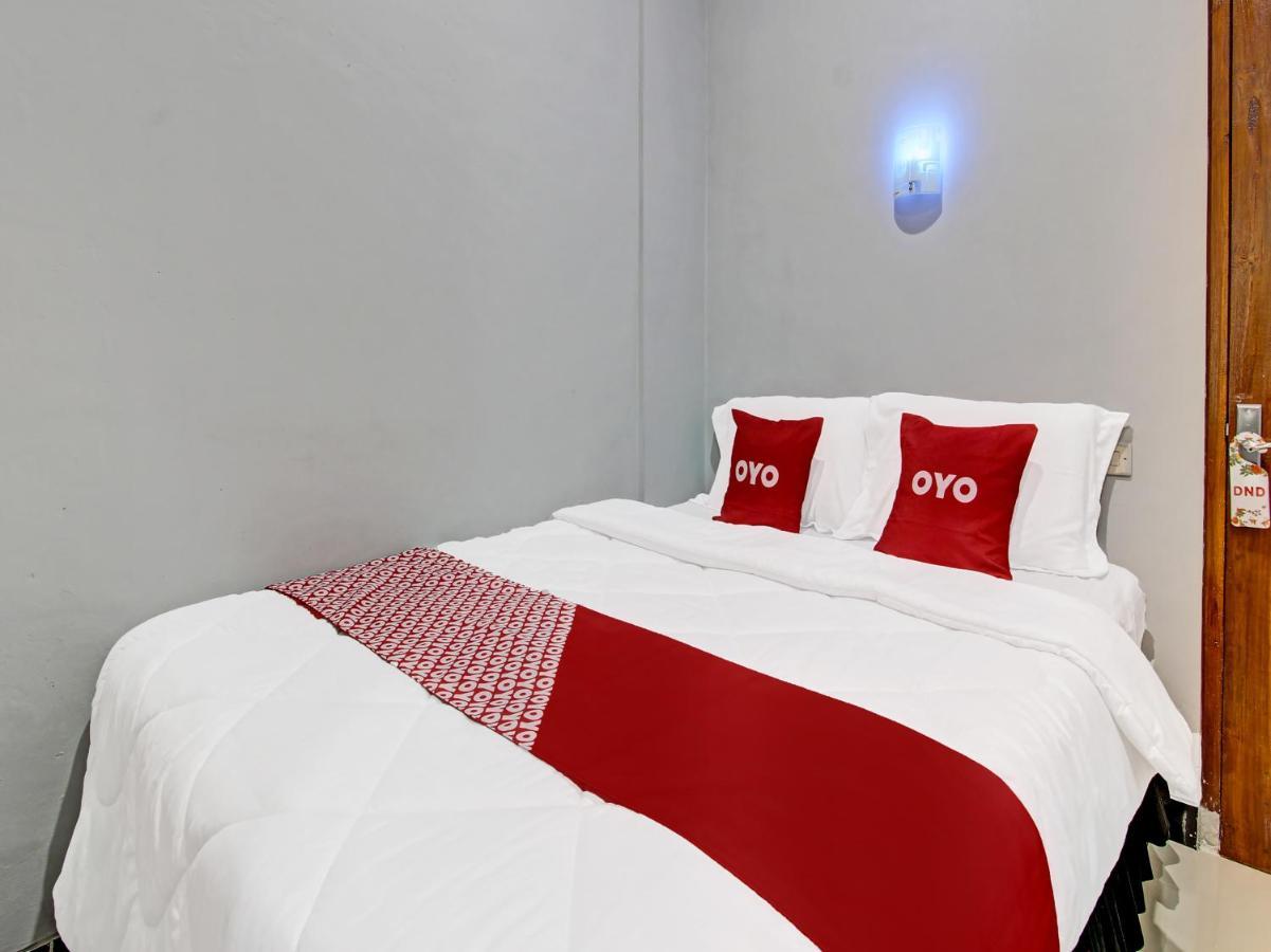 Oyo 91686 Triple S Hotel Malioboro Jogjakarta Buitenkant foto