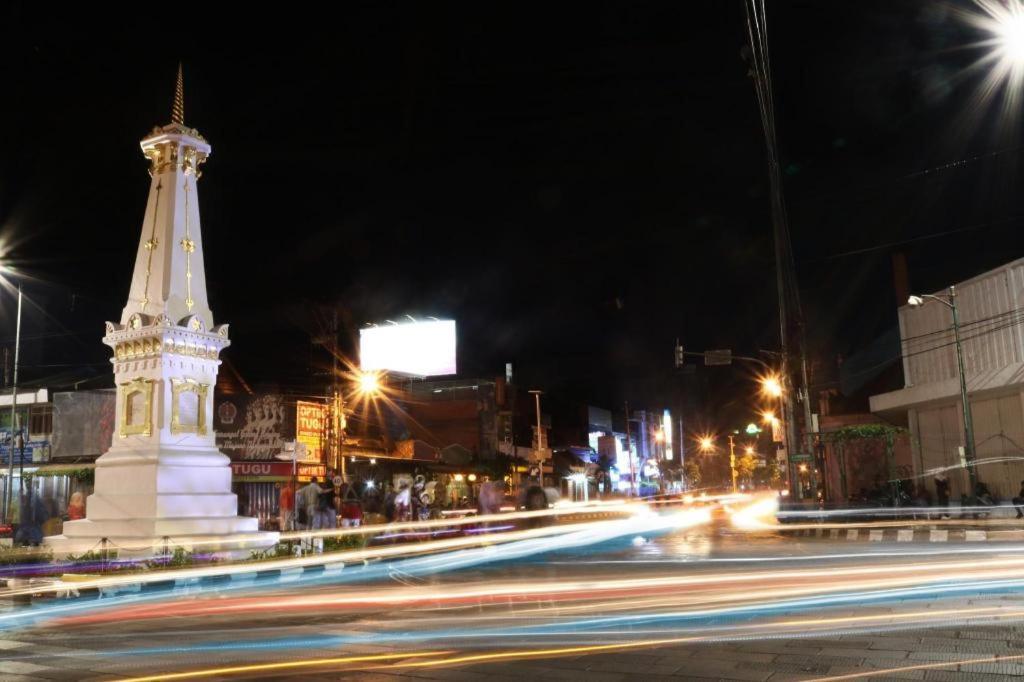 Oyo 91686 Triple S Hotel Malioboro Jogjakarta Buitenkant foto
