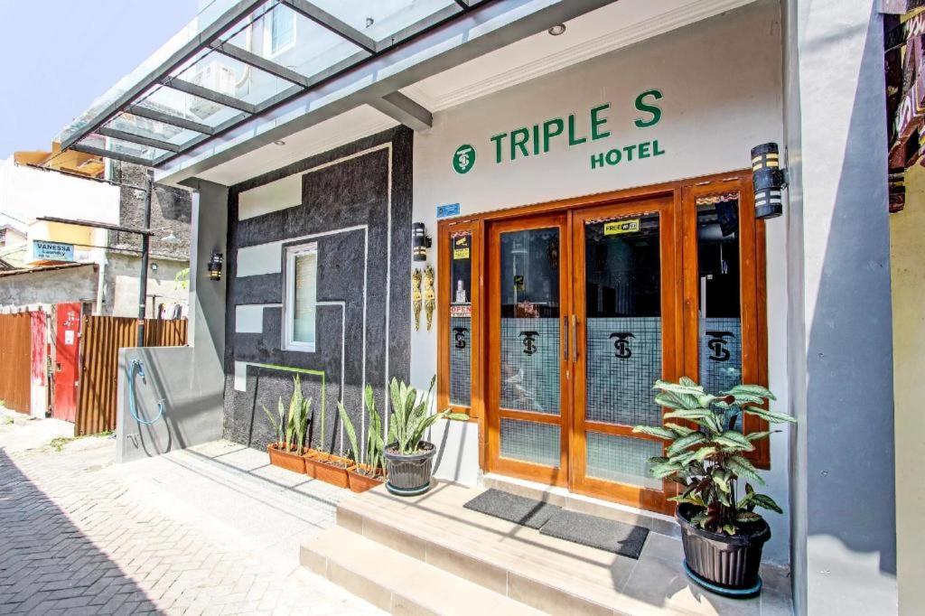 Oyo 91686 Triple S Hotel Malioboro Jogjakarta Buitenkant foto